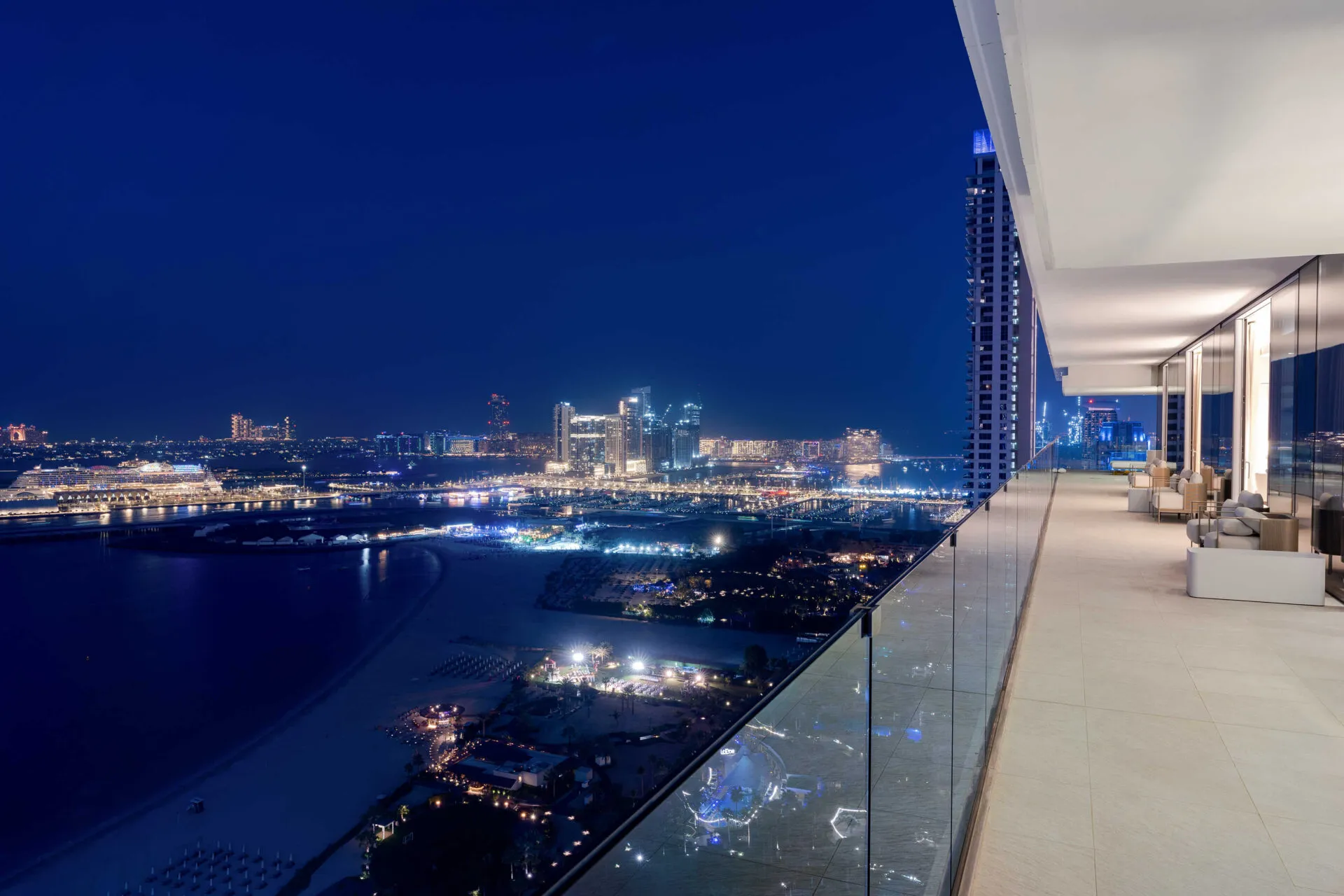 4 Bed Skyline Suite Pools @ Five Luxe Hotel