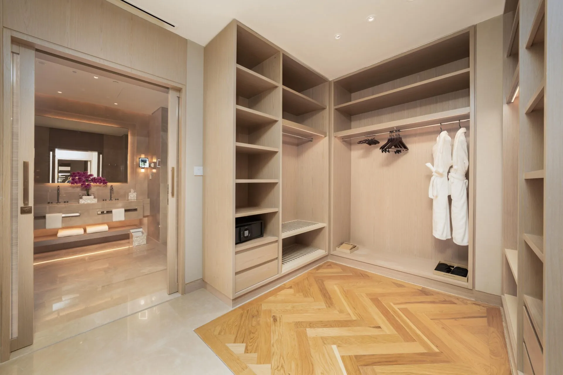 Junior Suite @ Five Luxe Hotel