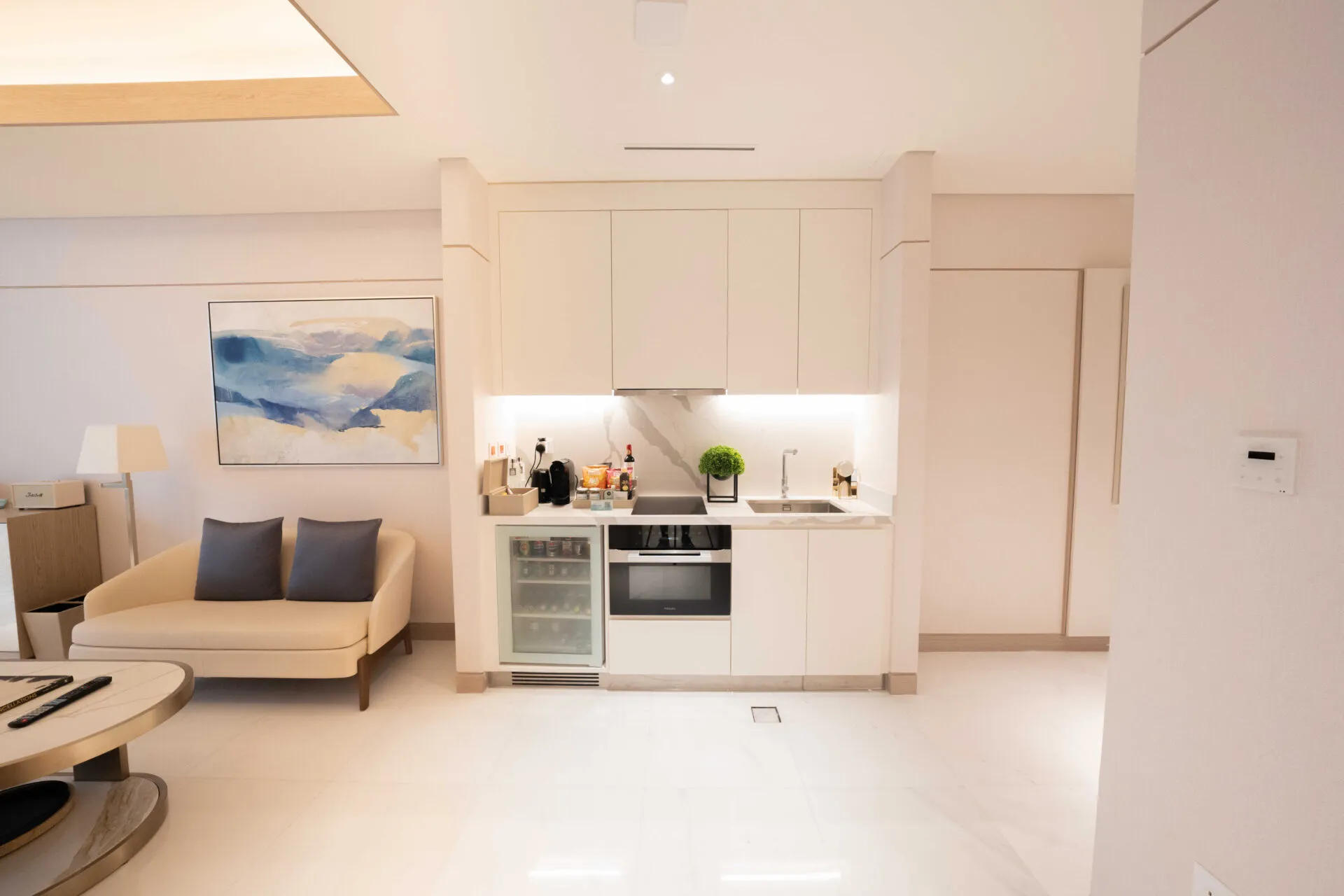 1 Bed Skyline Suite Pool @ Five Luxe Hotel