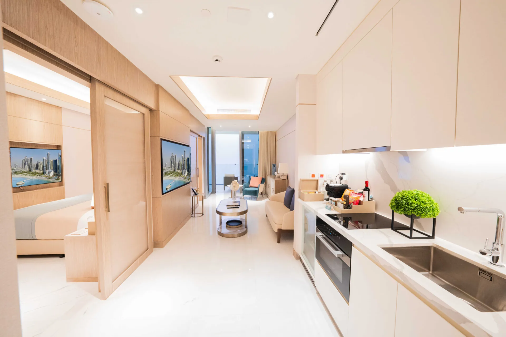 1 Bed Skyline Suite Pool @ Five Luxe Hotel