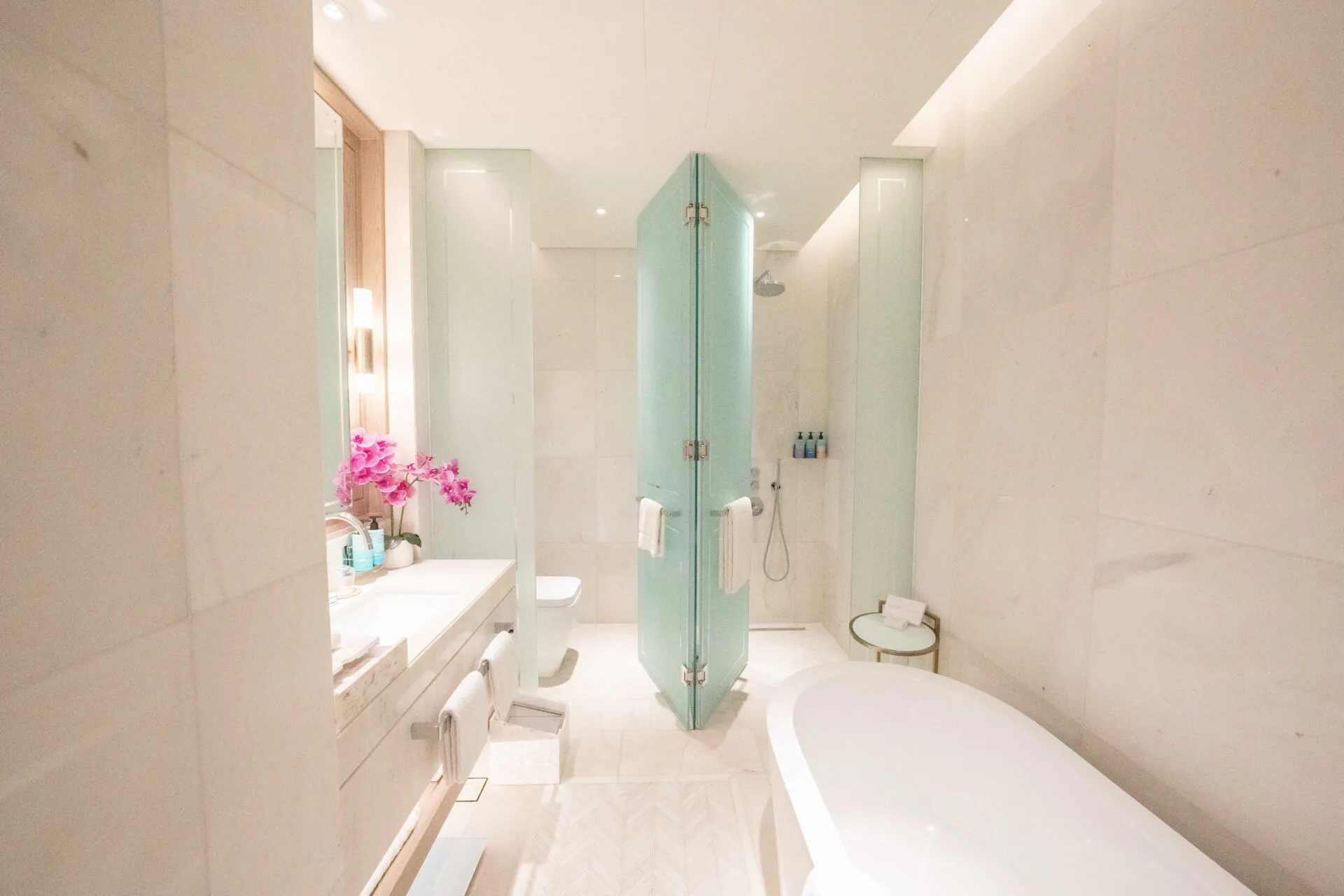 1 Bed Skyline Suite Pool @ Five Luxe Hotel