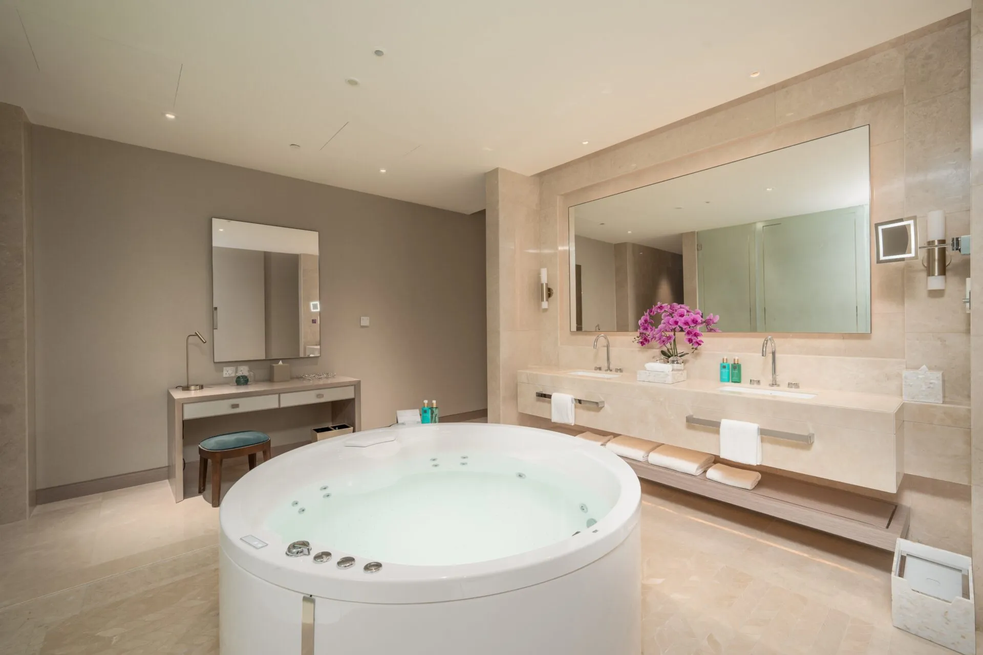 Luxe Spa Loft @ Five Luxe Hotel