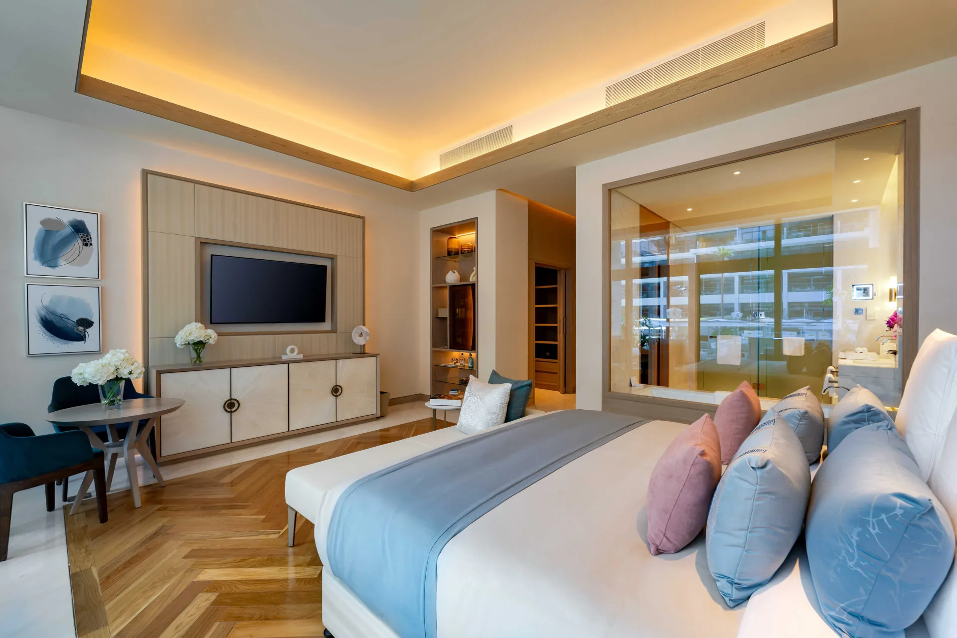 1 Bed Poolside Room With Pool @ Five Luxe Hotel