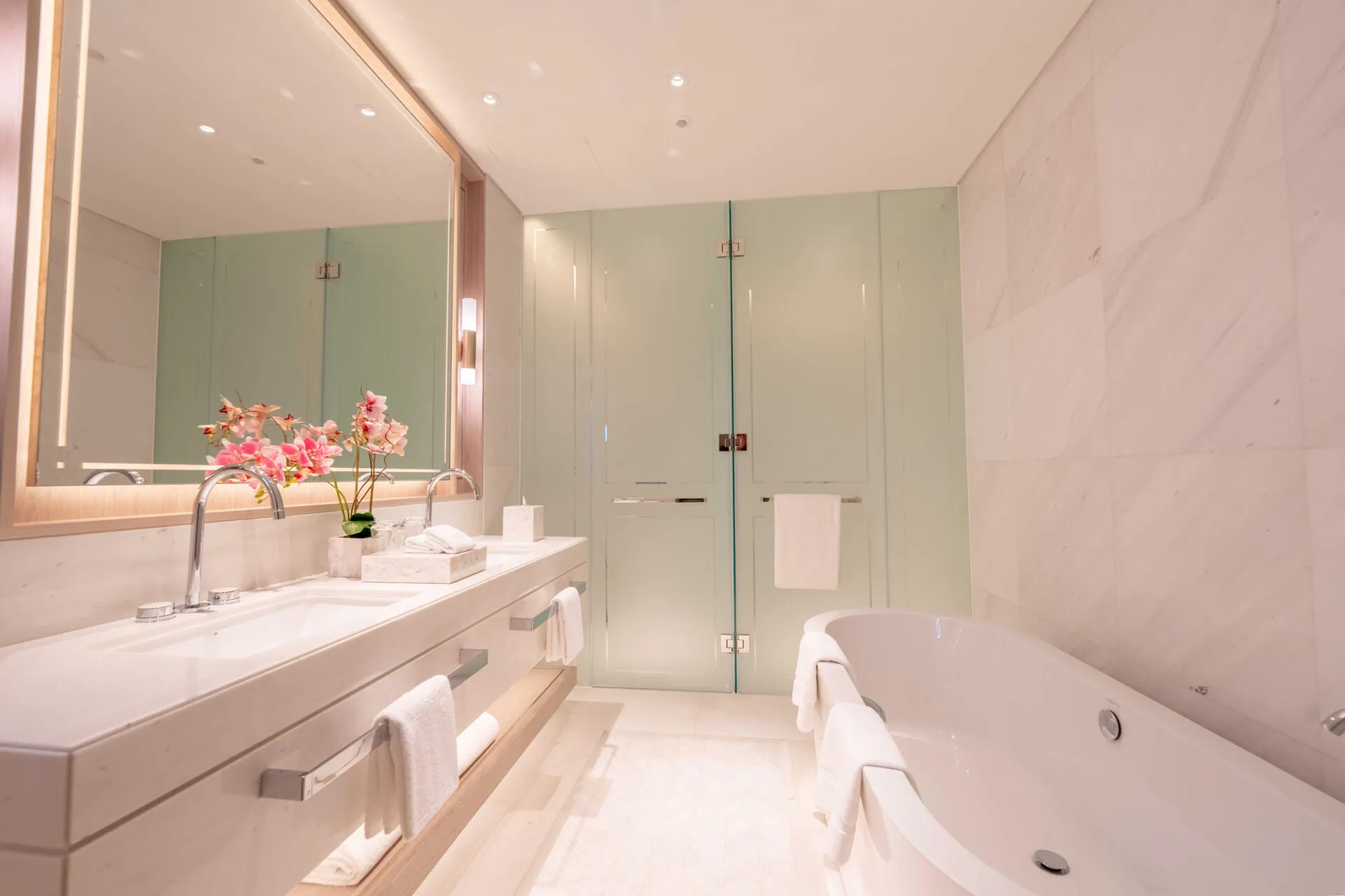 3 Bed Skyline Suite Pool @ Five Luxe Hotel