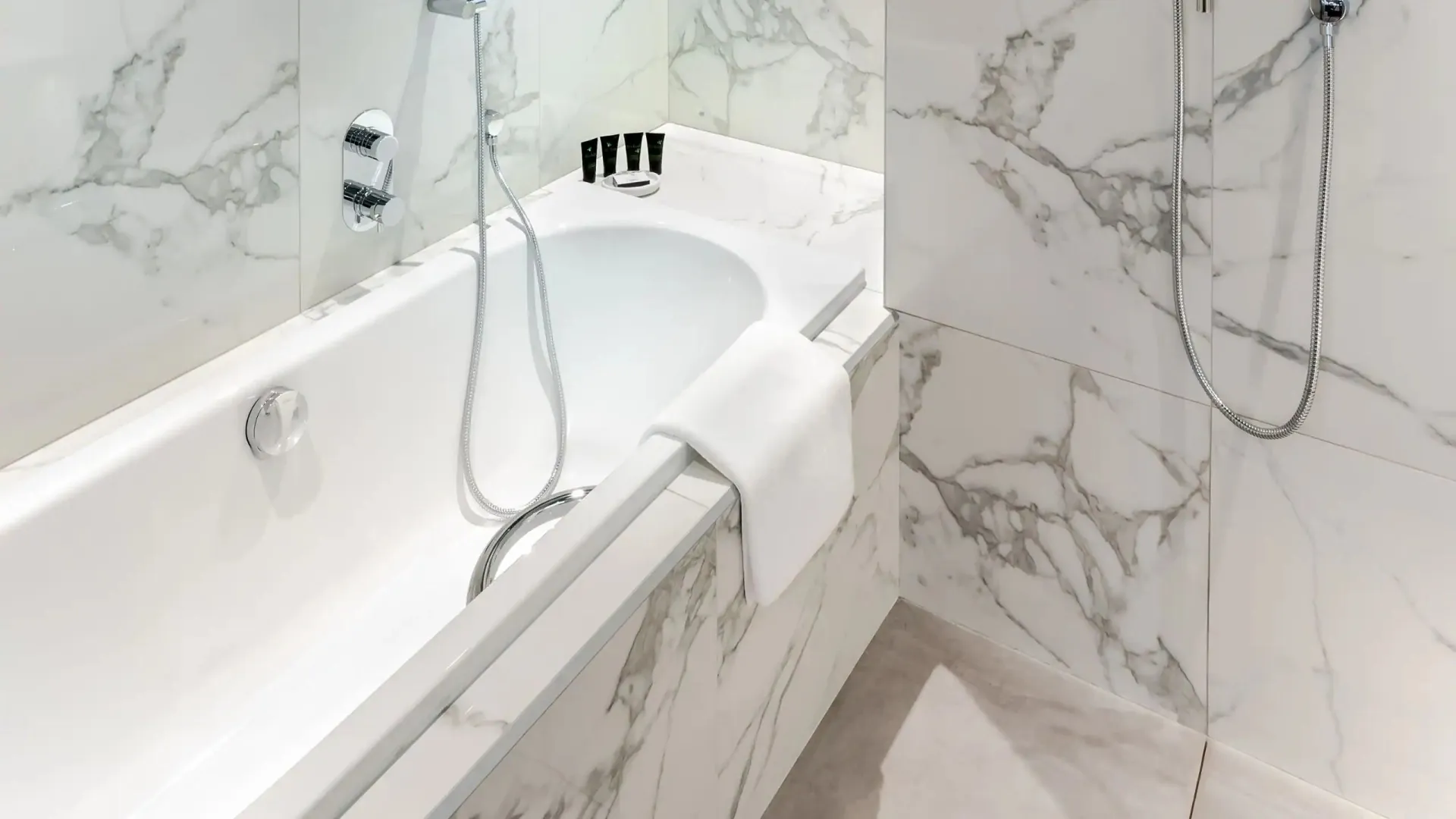 2 Twin Beds Sea View Balcony Exclusive Beach Access  Comp Transfer To Mercato Mal @ Hyatt Centric Jumeirah Dubai