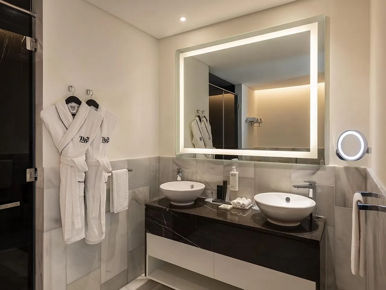 Deluxe Room Sea View @ Th8 Palm Dubai Beach Resort Vignette Collection