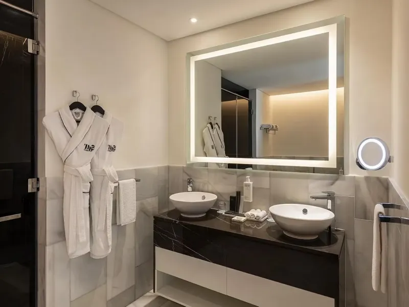 1 King Deluxe @ Th8 Palm Dubai Beach Resort Vignette Collection