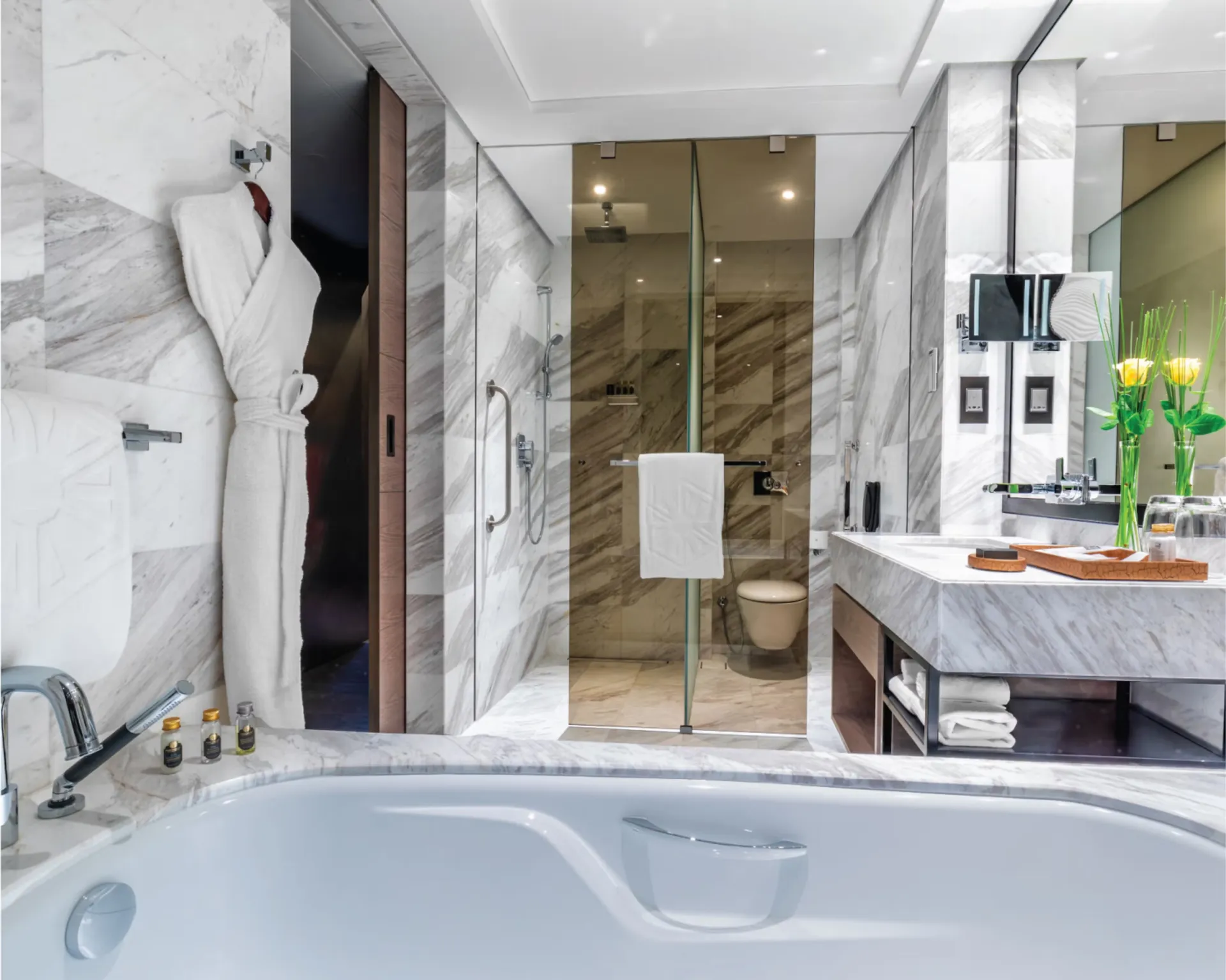 Superior Room King Bed @ Taj Jumeirah Lakes Towers Dubai