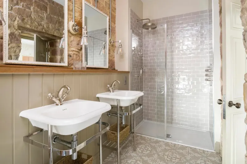 Deluxe King Room @ Beadnell Towers  amp  Kitchen