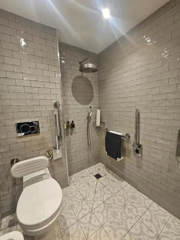 Classic King Room Accessible @ Beadnell Towers  amp  Kitchen