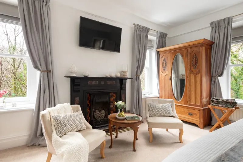 Foxglove   Superior Super King Room   Spa Bath @ Afon Rhaiadr Country House