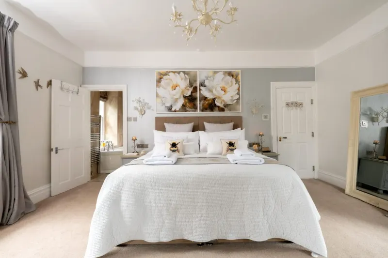 Foxglove   Superior Super King Room   Spa Bath @ Afon Rhaiadr Country House