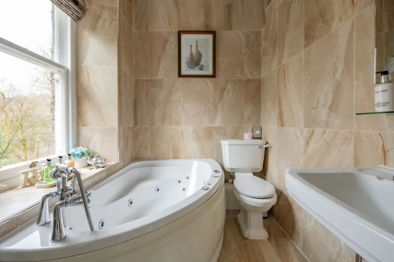 Foxglove   Superior Super King Room   Spa Bath @ Afon Rhaiadr Country House