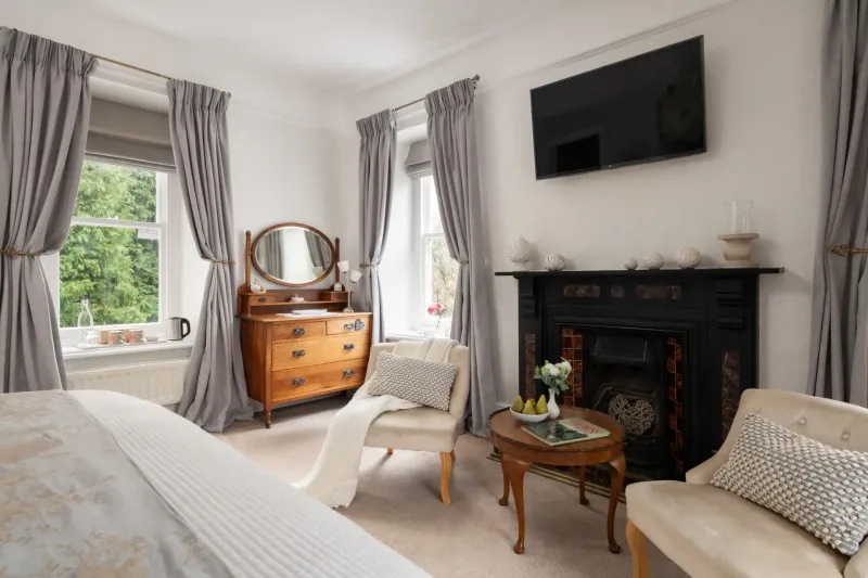Foxglove   Superior Super King Room   Spa Bath @ Afon Rhaiadr Country House