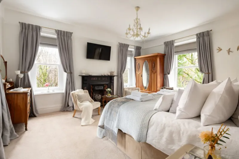 Foxglove   Superior Super King Room   Spa Bath @ Afon Rhaiadr Country House