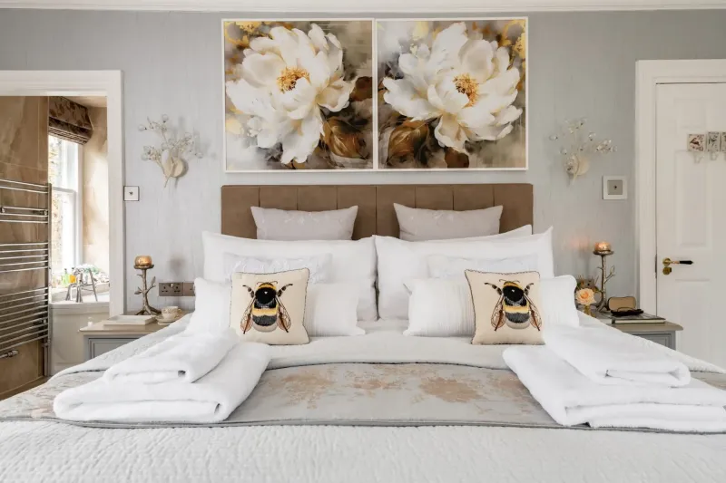 Foxglove   Superior Super King Room   Spa Bath @ Afon Rhaiadr Country House