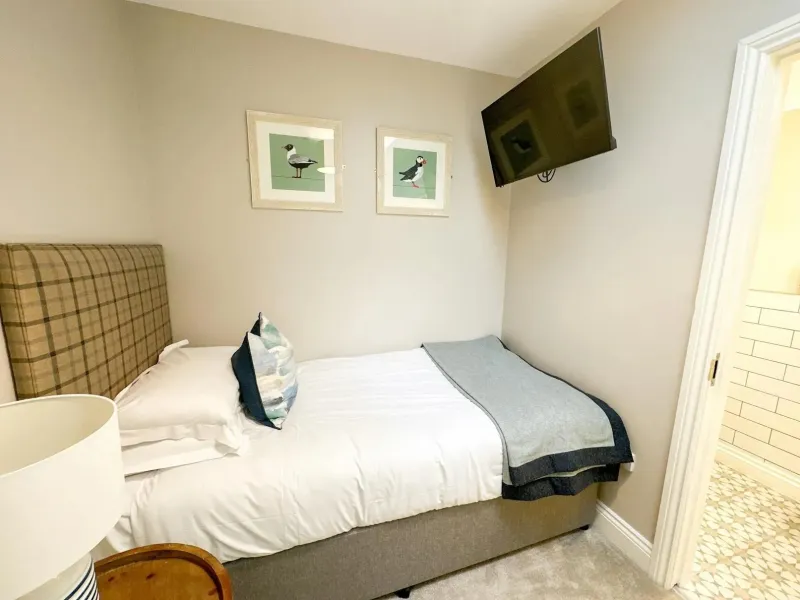 Single Skylight @ Beach House Hotel
