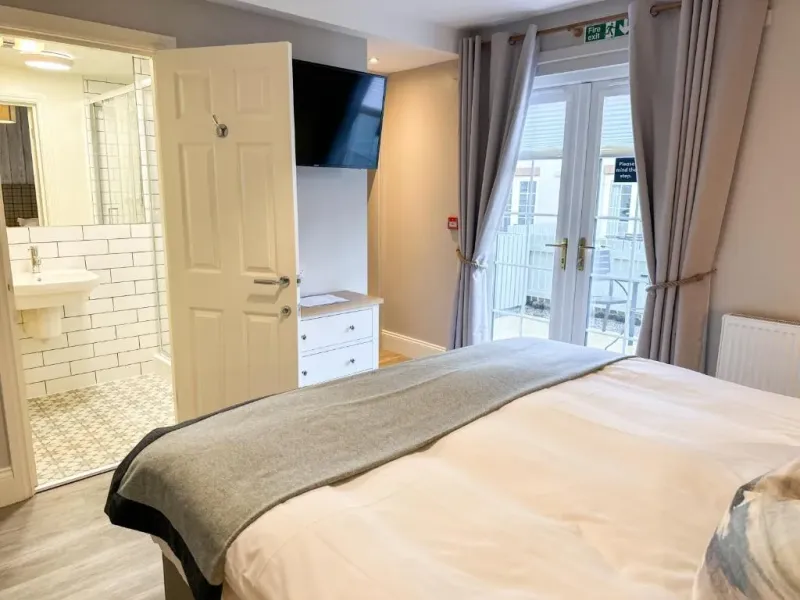 Superior Double @ Beach House Hotel