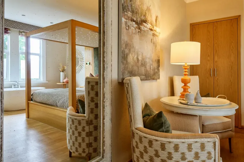 Deluxe Four Poster Room @ Fairlawns Hotel and Spa