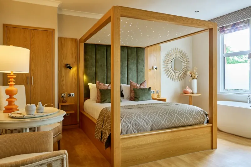 Deluxe Four Poster Room @ Fairlawns Hotel and Spa