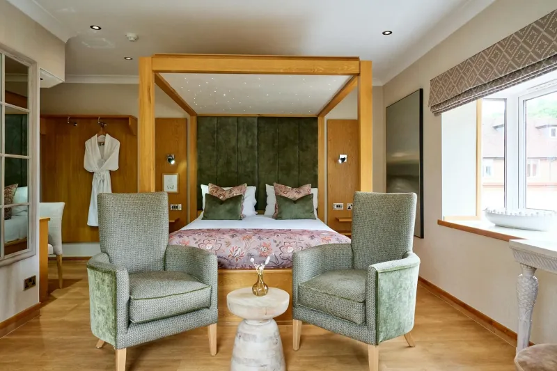 Deluxe Four Poster Room @ Fairlawns Hotel and Spa