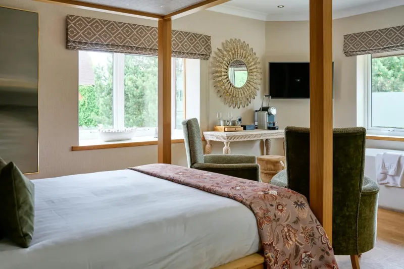 Deluxe Four Poster Room @ Fairlawns Hotel and Spa