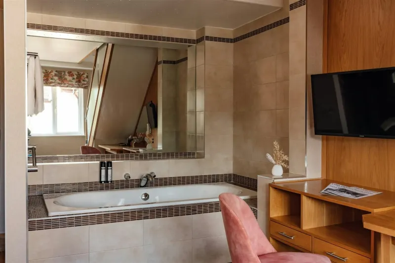 Junior Loft Suite @ Fairlawns Hotel and Spa