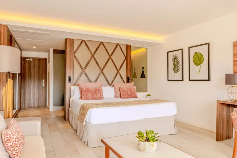 Junior Penthouse Suite  3 Adults   1 Child  @ Zafiro Palace Palmanova