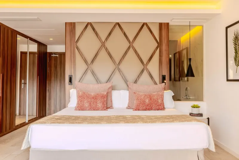 Junior Penthouse Suite Pool View Zafiro Club 3 Adults @ Zafiro Palace Palmanova