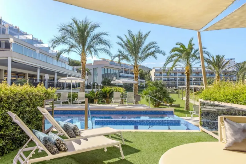 Junior Suite Swim Up Zafiro Club  2 Adults   1 Child  @ Zafiro Palace Palmanova