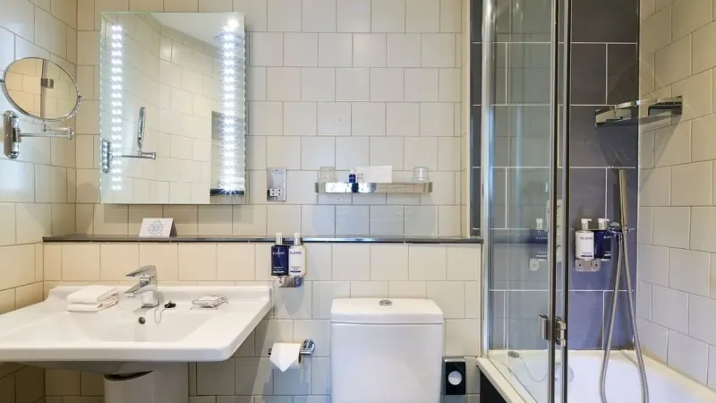 Superior Twin Room @ Sloane Square Hotel