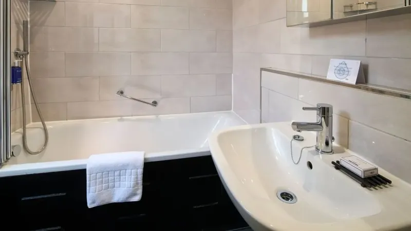 Superior Twin Room @ Sloane Square Hotel