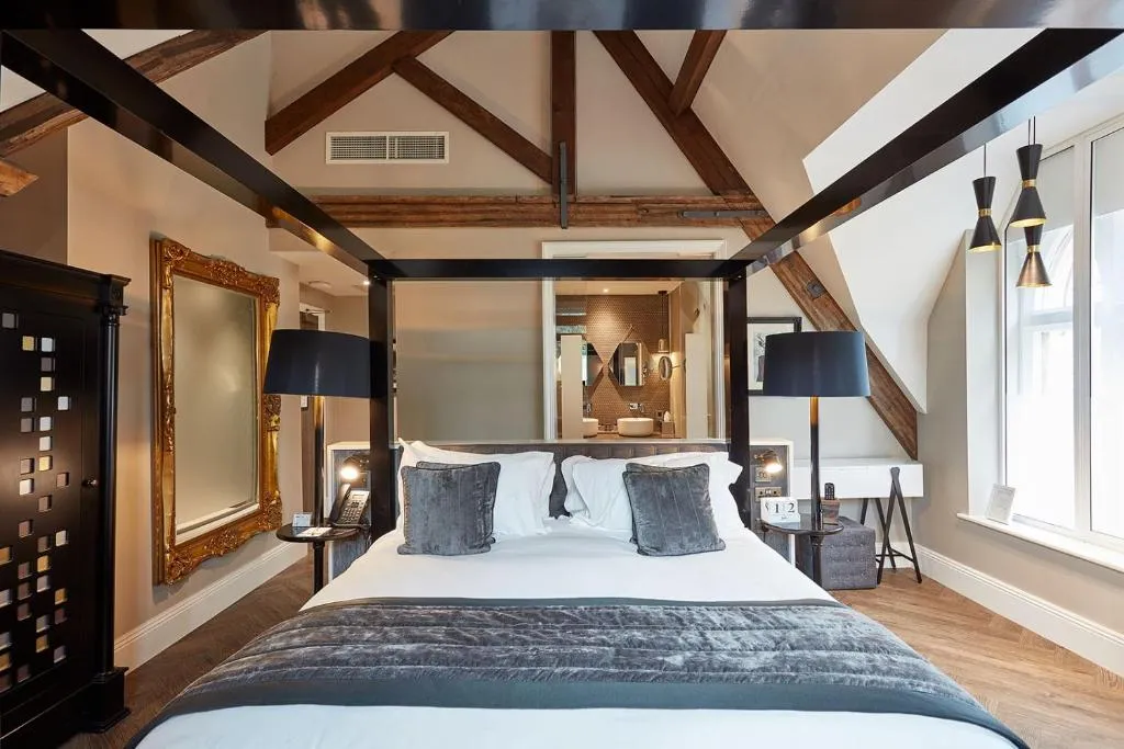 Playground Suite @ Oddfellows On The Park