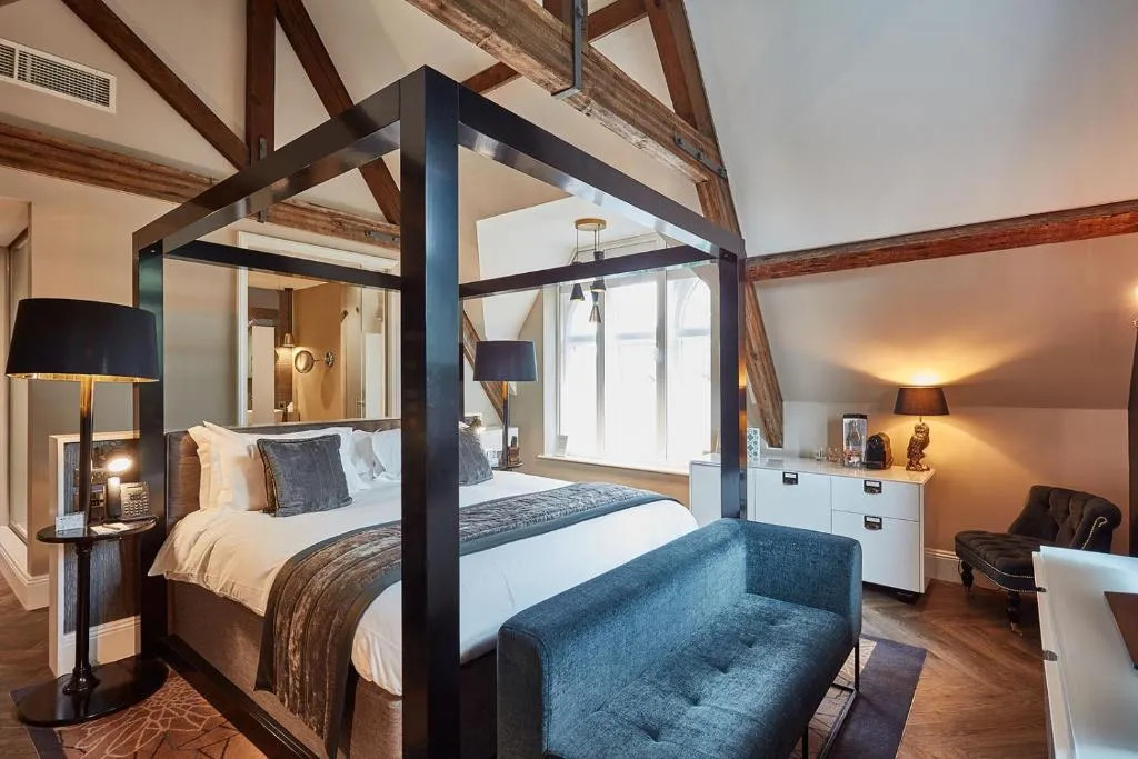Playground Suite @ Oddfellows On The Park
