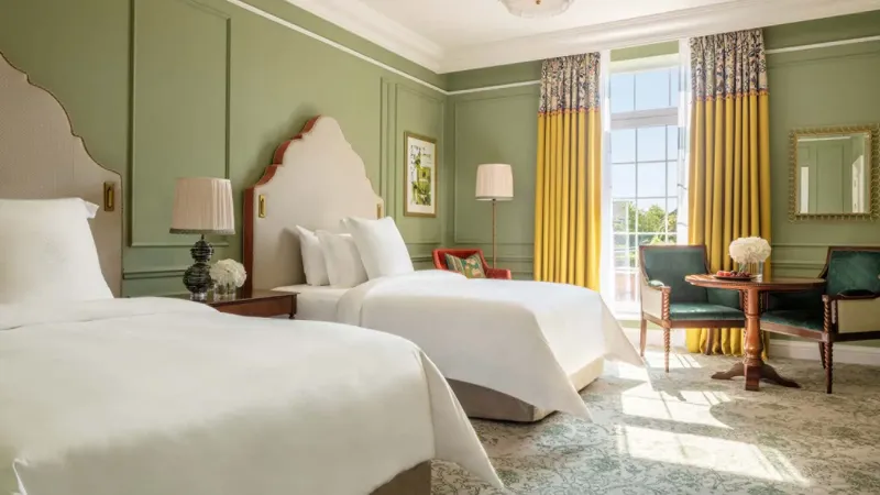Mews Accessible Room King Bed @ Four Seasons Hotel Hampshire