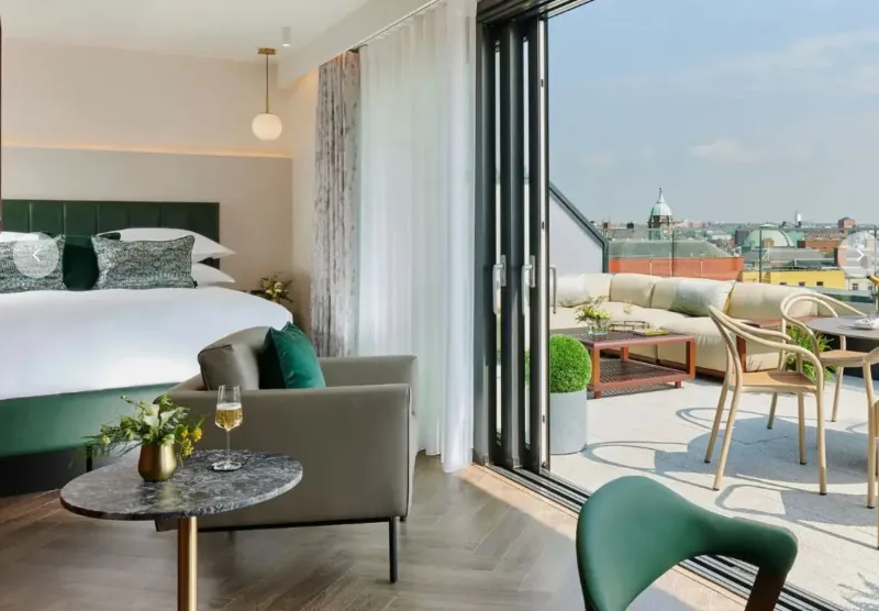 Deluxe Terrace Suite   1 King Bed @ The Chancery Hotel
