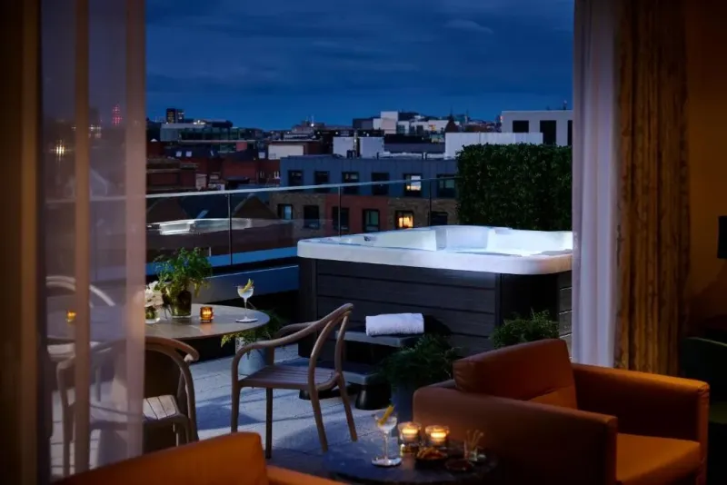 Deluxe Terrace Suite   1 King Bed @ The Chancery Hotel