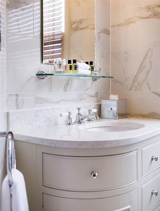 Deluxe Room @ Down Hall Hotel and Spa