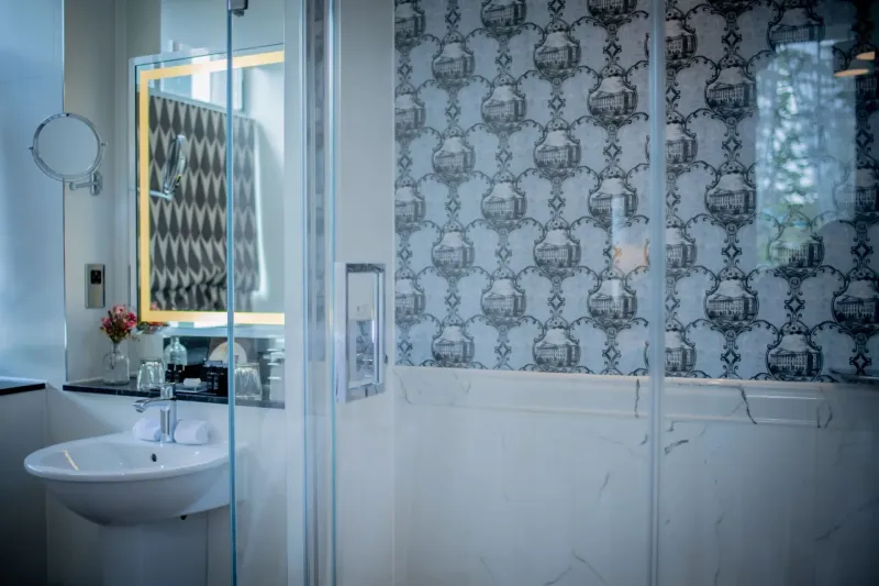 Deluxe Room   1 King Bed with City View @ Queens Hotel Cheltenham