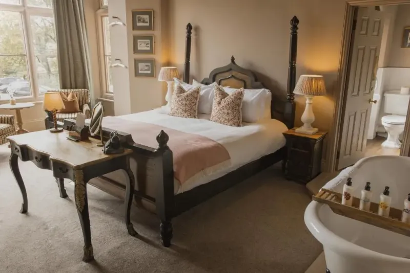 Large Room @ The William Cecil