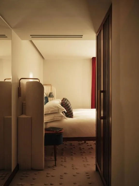 Deluxe King Room @ The Shepherd Mayfair
