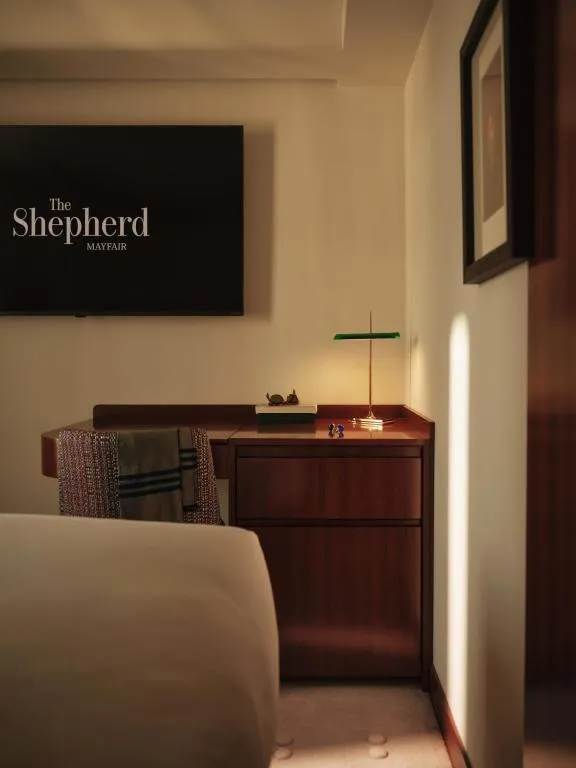 Deluxe King Room @ The Shepherd Mayfair