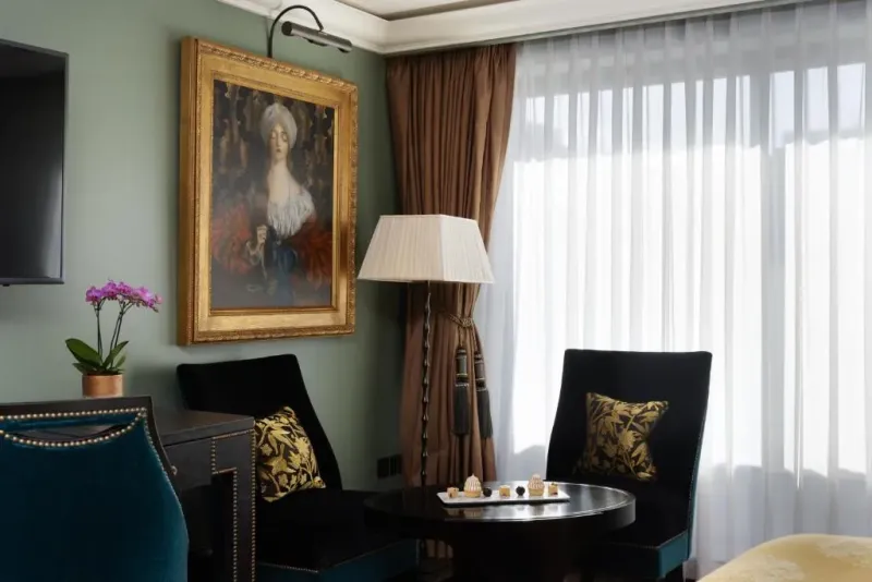 Deluxe King Room @ L oscar London