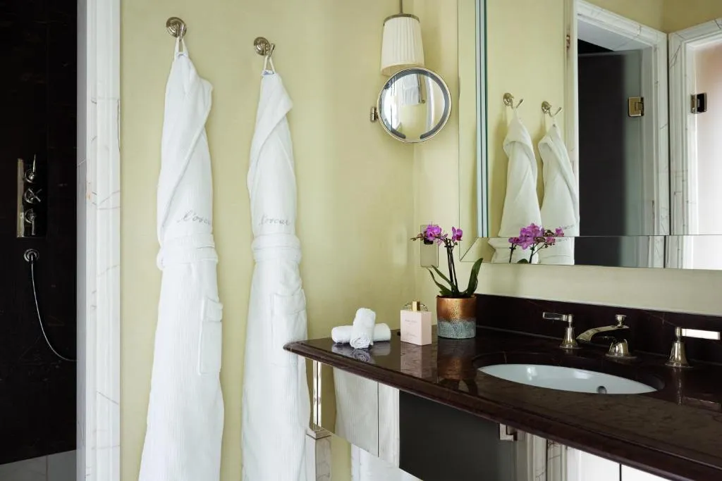 Junior Suite Bell Tower @ L oscar London