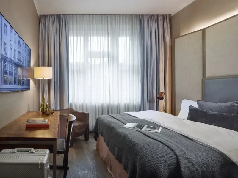 Queen Dom @ The Emblem Prague Hotel