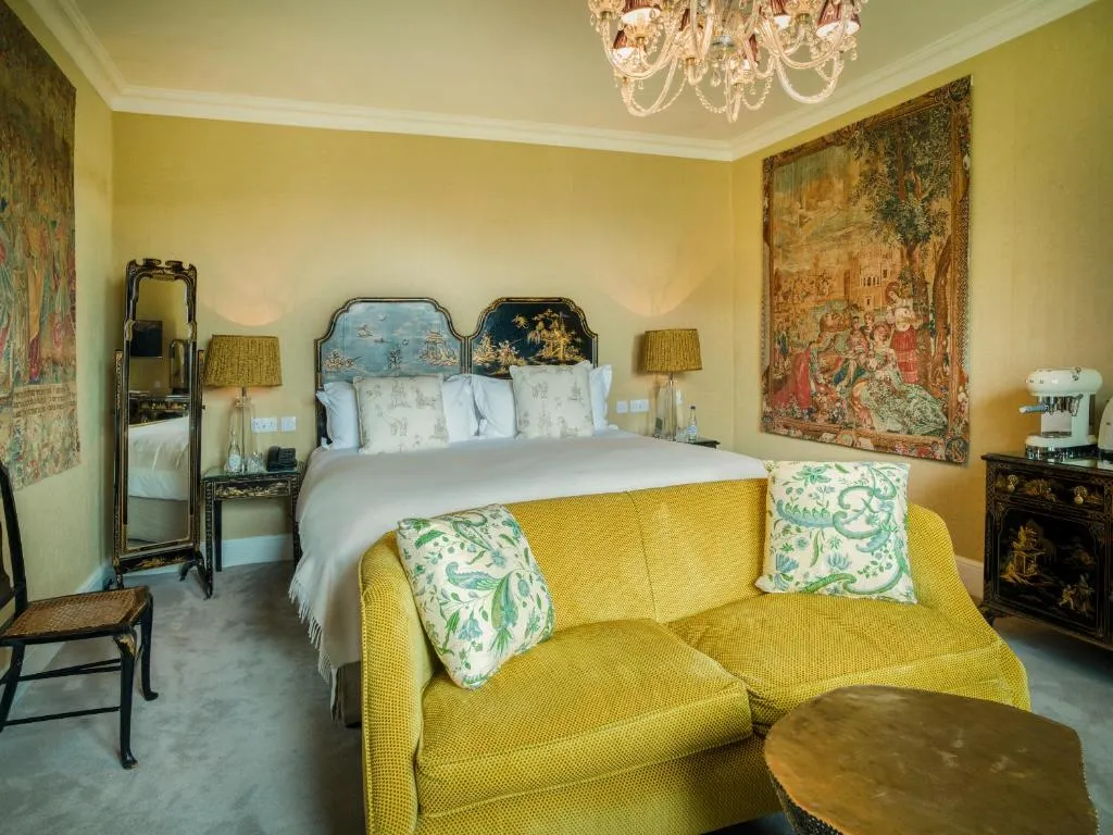 Elegant Room @ Homewood Hotel and Spa