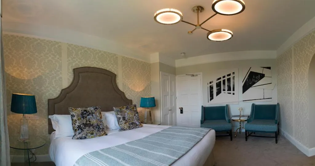 Elegant Room @ Homewood Hotel and Spa