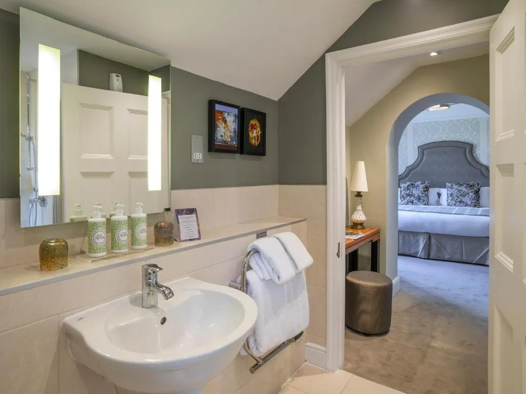 Elegant Room @ Homewood Hotel and Spa