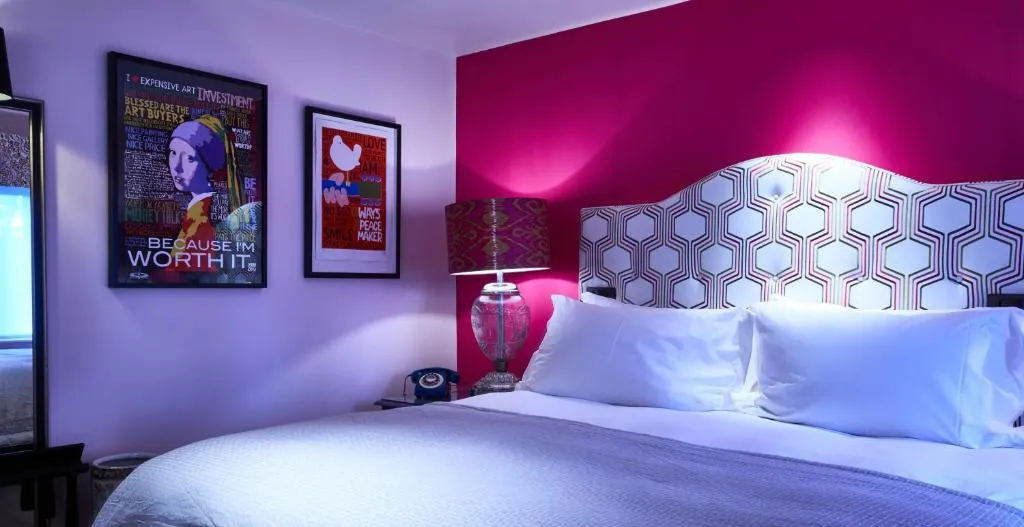 Mews Cozy Luxe @ Homewood Hotel and Spa