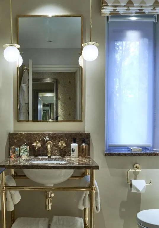 Mews Cozy Luxe @ Homewood Hotel and Spa